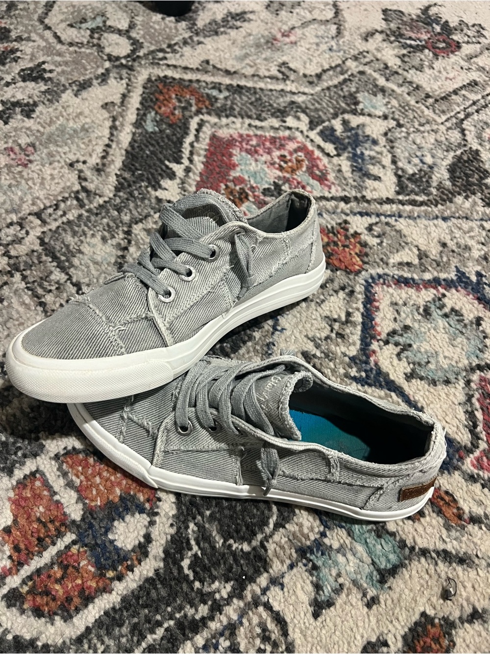Womens Casual Canvas Lace-Up Sneakers in Light Gray blowfish sz 7